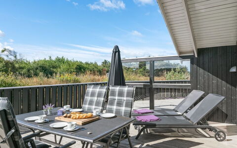 Aria - 1.2Km from the Sea: Mobilia, Legna, Mobili Da Esterno, Sedia, Portico, Tavolo, Cucina & Sala Da Pranzo Tavolo, Tavolo Esterno, Deck, Latifoglie