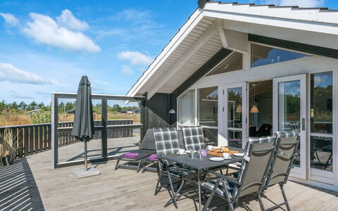 Aria - 1.2Km from the Sea: Deck, Latifoglie, Shade, Plank, Ricorrere, Portico, Sedia, Mobili Da Esterno, Balcone, Pavimento In Legno