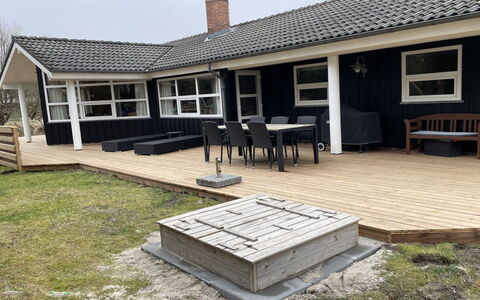 Carlina - 1.3Km from the Sea: Architettura, Tetto, Casa, Materiale Composito, Illuminazione Diurna, Raccordo, Driveway