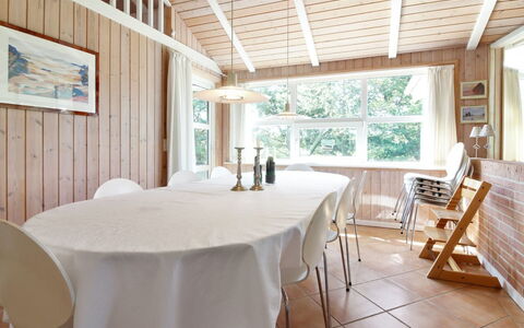 Carlina - 1.3Km from the Sea: Mobilia, Interior Design, Pavimentazione, Pavimento, Legna, Soffitto, Sedia, Tavolo, Cucina & Sala Da Pranzo Tavolo, Lampada