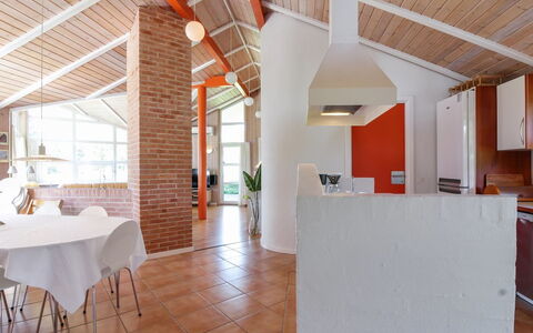 Carlina - 1.3Km from the Sea: Pavimentazione, Interior Design, Soffitto, Legna, Pavimento, Mobilia, Sedia, Lampada, Camera, Cucina