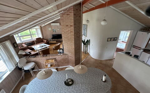 Carlina - 1.3Km from the Sea: Architettura, Tetto, Casa, Materiale Composito, Illuminazione Diurna, Raccordo, Driveway