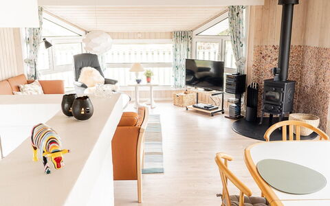 Mila - 750M from the Sea: Mobilia, Interior Design, Legna, Pavimentazione, Soffitto, Pavimento, Soggiorno, Camera, Illuminazione, Casa