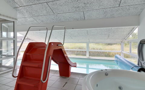 Ilmo - 950M from the Sea: Illuminazione Diurna, Piscina, Scivolo