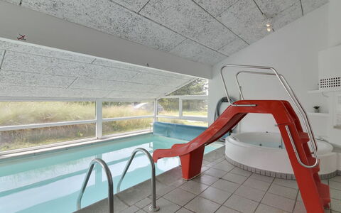 Ilmo - 950M from the Sea: Soffitto, Illuminazione Diurna, Piscina, Scivolo, Attico