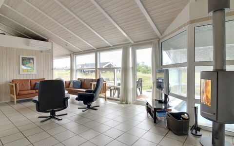 Ilmo - 950M from the Sea: Mobilia, Interior Design, Pavimentazione, Pavimento, Soffitto, Legna, Divano, Soggiorno, Sedia, Camera