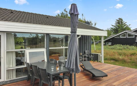 Ilmo - 950M from the Sea: Legna, Mobilia, Mobili Da Esterno, Tetto, Portico, Shade, Sedia, Casa, Deck, Latifoglie