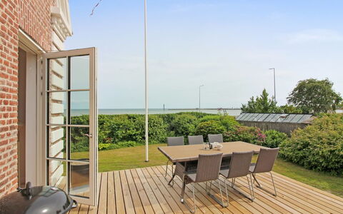Kosara - 50M from the Sea: Architettura, Tetto, Casa, Materiale Composito, Illuminazione Diurna, Raccordo, Driveway