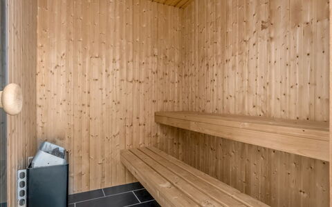 Jurgis - 300M from the Sea: Zona Residenziale, Arbusto, Casa, Casa, Giardino, Estate, Shade, Landscaping, Prato