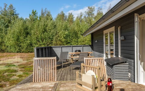Jurgis - 300M from the Sea: Zona Residenziale, Arbusto, Casa, Casa, Giardino, Estate, Shade, Landscaping, Prato