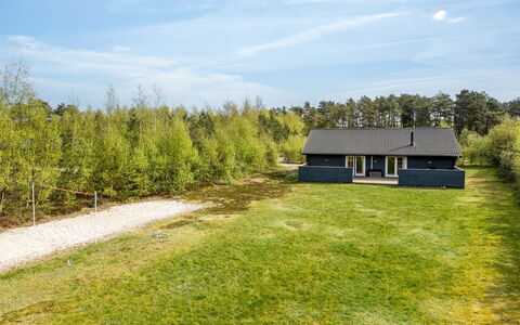 Ellie - 300M from the Sea: Tetto, Casa, Casa, Villetta, Raccordo, Estate, Driveway, Edifici Giardino, Cortile, Capannone