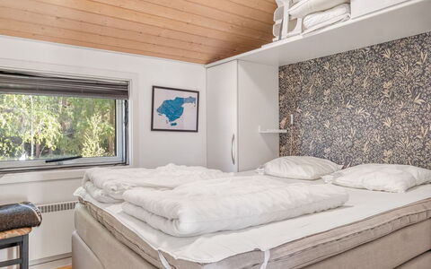 Tishon - 100M from the Sea: Interior Design, Camera Da Letto, Letto, Lenzuolo, Soffitto, Bedding, Camera, Telaio Del Letto, Biancheria, Materasso