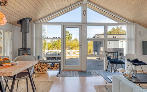 Tishon - 100M from the Sea: Legna, Casa, Soffitto, Villetta, Latifoglie, Portico, Pavimento In Legno, Color Legno, Sedia, Lampada