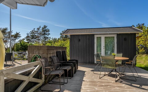 Tishon - 100M from the Sea: Legna, Latifoglie, Plank, Porta, Pavimento In Legno, Deck, Casa, Materiale Composito, Color Legno, Portico