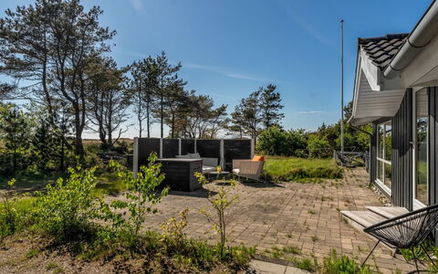Tishon - 100M from the Sea: Cielo, Nube, Zona Residenziale, Casa, Lotto, Shade, Estate, Villetta, Landscaping, Giardino