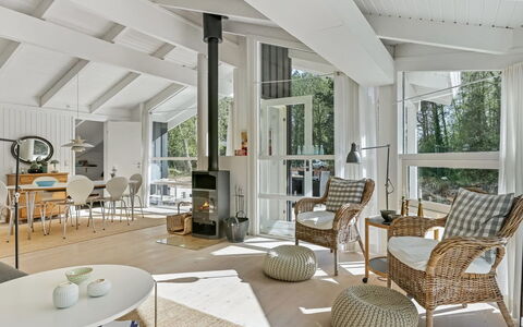 Ran - 600M from the Sea: Interior Design, Mobilia, Soffitto, Legna, Pavimentazione, Pavimento, Soggiorno, Sedia, Casa, Lampada