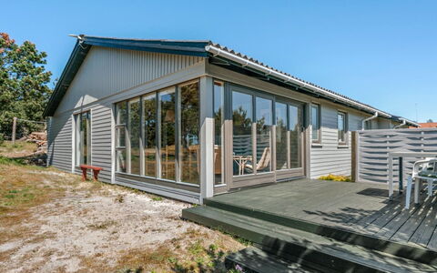 Petersen - 50M from the Sea: Legna, Casa, Portico, Deck, Latifoglie, Tetto, Color Legno, Pavimento In Legno, Eco Hotel