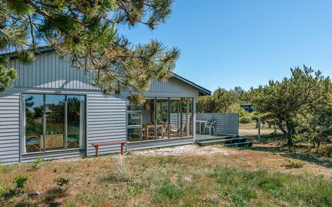 Petersen - 50M from the Sea: Legna, Casa, Portico, Deck, Latifoglie, Tetto, Color Legno, Pavimento In Legno, Eco Hotel