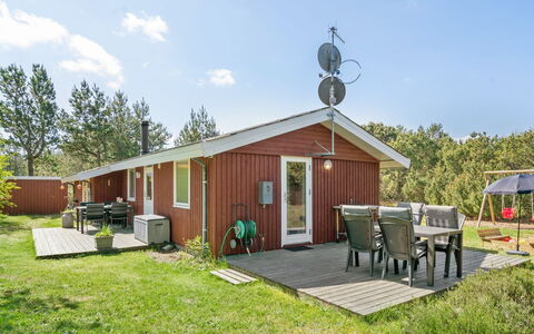 Hrefna - 350M from the Sea: Tetto, Casa, Lotto, Casa, Villetta, Estate, Edifici Giardino, Shade, Log Cabin, Landscaping