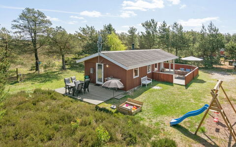 Hrefna - 350M from the Sea: Tetto, Casa, Lotto, Casa, Villetta, Estate, Edifici Giardino, Shade, Log Cabin, Landscaping