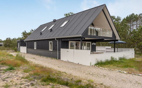 Alf - 200M from the Sea: Mobilia, Interior Design, Pavimentazione, Legna, Pavimento, Soffitto, Pavimento In Legno, Sedia, Tavolo, Illuminazione