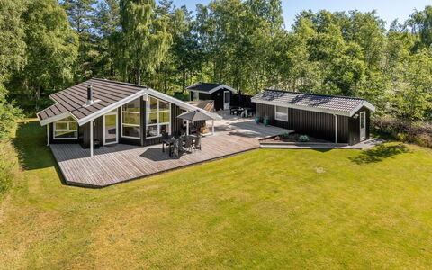 Mika - 1Km from the Sea: Legna, Casa, Portico, Deck, Latifoglie, Tetto, Color Legno, Pavimento In Legno, Eco Hotel