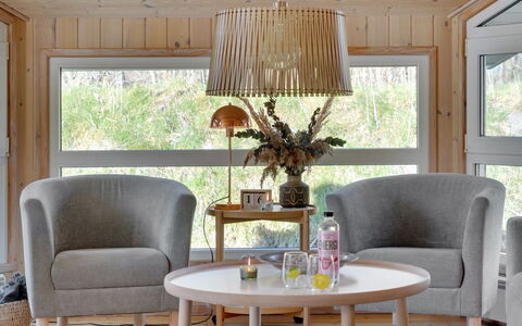 Mika - 1Km from the Sea: Legna, Casa, Portico, Deck, Latifoglie, Tetto, Color Legno, Pavimento In Legno, Eco Hotel