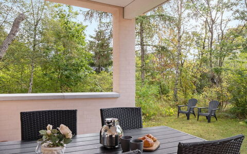 Hildegunn - 200M from the Sea: Legna, Casa, Portico, Deck, Latifoglie, Tetto, Color Legno, Pavimento In Legno, Eco Hotel