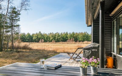 Shayene - 2.5Km from the Sea