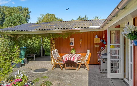 Hartvig - 800M from the Sea: Legna, Casa, Portico, Deck, Latifoglie, Tetto, Color Legno, Pavimento In Legno, Eco Hotel