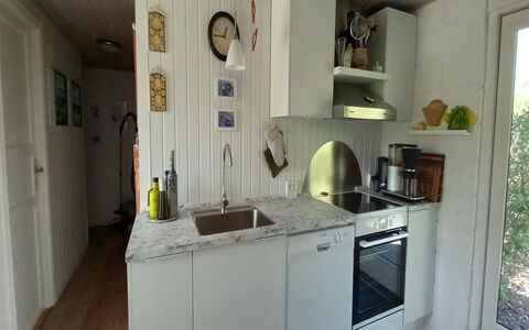 Hartvig - 800M from the Sea: Cucina, Controsoffitto, Legna, Pavimentazione, Elettrodomestico Da Cucina, Interior Design, Apparecchio Major, Lavandino Della Cucina, Pavimento, Mobilia