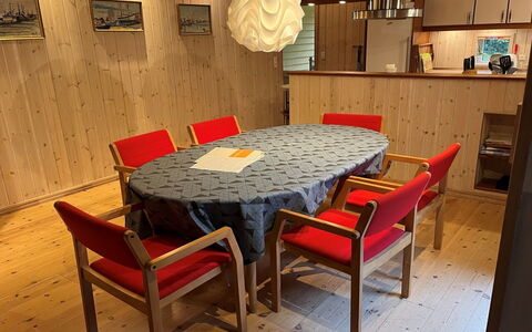 Eljena - 600M from the Sea: Mobilia, Interior Design, Pavimentazione, Legna, Pavimento, Soffitto, Pavimento In Legno, Sedia, Tavolo, Illuminazione