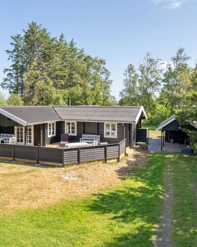 Dorthea - 200M from the Sea