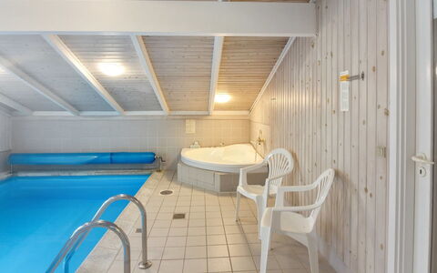 Eldmar - 500M from the Sea: Tetto, Casa, Lotto, Casa, Villetta, Estate, Edifici Giardino, Shade, Log Cabin, Landscaping