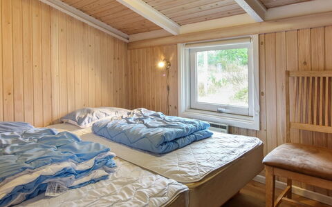 Eldmar - 500M from the Sea: Tetto, Casa, Lotto, Casa, Villetta, Estate, Edifici Giardino, Shade, Log Cabin, Landscaping