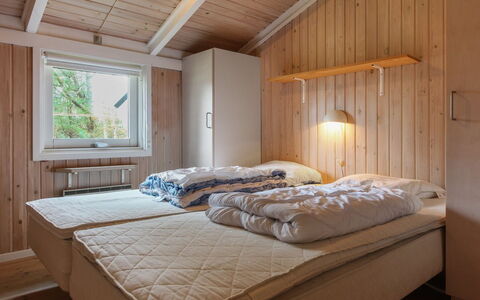 Eldmar - 500M from the Sea: Tetto, Casa, Lotto, Casa, Villetta, Estate, Edifici Giardino, Shade, Log Cabin, Landscaping