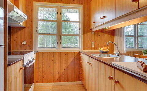 Gizelle - 1.5Km from the Sea: Legna, Cucina, Interior Design, Pavimentazione, Controsoffitto, Lavello, Idraulico Fixture, Color Legno, Cabinetry, Rubinetto