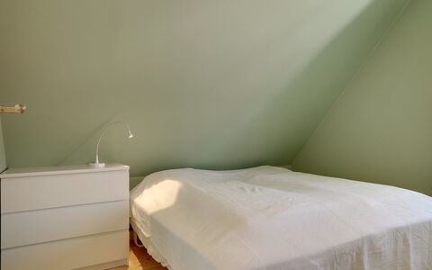Liina - 200M from the Sea: Pavimentazione, Camera Da Letto, Pavimento, Interior Design, Letto, Legna, Lenzuolo, Bedding, Soffitto, Biancheria