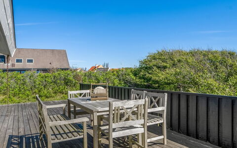 Märta - 300M from the Sea: Legna, Plank, Latifoglie, Deck, Boardwalk, Corrimano, Pavimento In Legno, Balcone, Portico, Shade