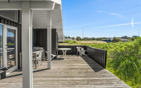 Märta - 300M from the Sea: Legna, Architettura, Portico, Materiale Composito, Latifoglie, Plank, Deck, Shade, Raccordo, Estate