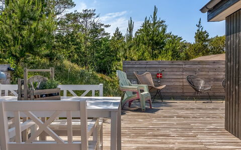 Thorkil - 800M from the Sea: Mobilia, Interior Design, Pavimentazione, Legna, Pavimento, Soffitto, Pavimento In Legno, Sedia, Tavolo, Illuminazione