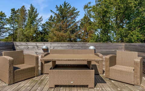 Thorkil - 800M from the Sea: Mobilia, Interior Design, Pavimentazione, Legna, Pavimento, Soffitto, Pavimento In Legno, Sedia, Tavolo, Illuminazione
