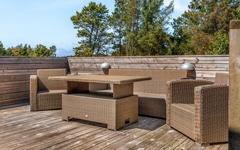Thorkil - 800M from the Sea: Mobilia, Interior Design, Pavimentazione, Legna, Pavimento, Soffitto, Pavimento In Legno, Sedia, Tavolo, Illuminazione