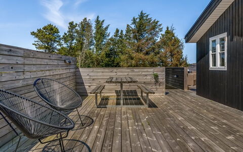 Thorkil - 800M from the Sea: Mobilia, Interior Design, Pavimentazione, Legna, Pavimento, Soffitto, Pavimento In Legno, Sedia, Tavolo, Illuminazione