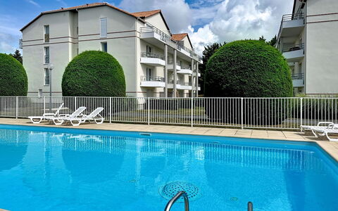 Pornic 200: Piscina, Hedge, Villa