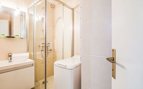 Les Issambres 100: Pavimentazione, Interior Design, Pavimento, Soffitto, Idraulico Fixture, Camera, Bagno, Idraulico, Porta, Gabinetto