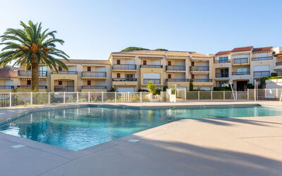Les Issambres 100: Piscina, Mobili Da Esterno, Materiale Composito, Shade, Ricorrere, Tempo Libero, Eco Hotel, Giardino, Landscaping, Cortile