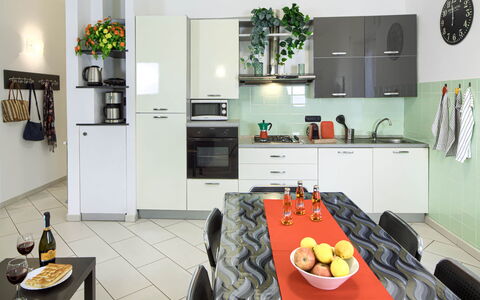 Apartment Fernanda 2 - Levanto: Cibo, Proprietà, Controsoffitto, Cabinetry, Cucina, Elettrodomestico Da Cucina, Interior Design, Elettrodomestico, Tavola, Arancia