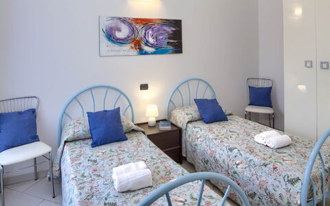 Apartment Fernanda 2 - Levanto: Tavolo, Mobilia, Proprietà, Azzurro, Blu, Comfort, Tessile, Interior Design, Sedia, Illuminazione