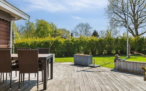 Bjarke - 200M from the Sea: Blu, Arbusto, Villetta, Groundcover, Giardino, Estate, Shade, Landscaping, Agriturismo, Eco Hotel